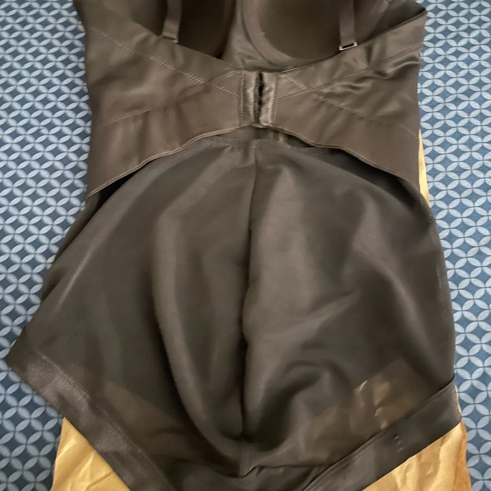 Maidenform Elegant Black Shapewear Bodysuit - Picture 3 of 6